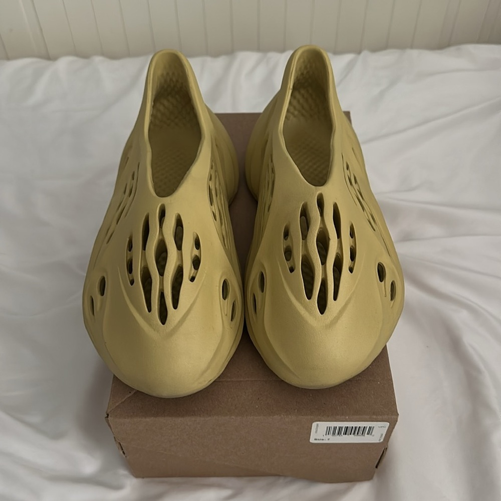Yeezy Foam RNR - Picture 3 of 5